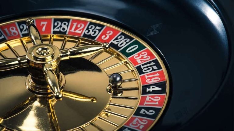 ular 2d Lightning Roulette wheel display showing random multiplier highlights on selected numbers